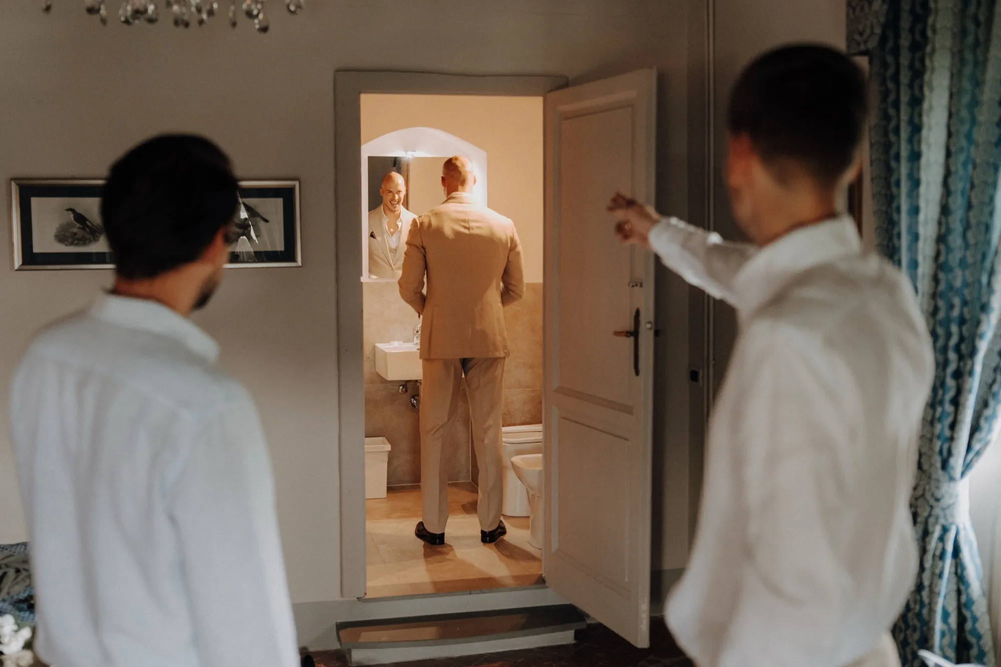 Getting Ready des Bräutigams – Hochzeit in der Toskana